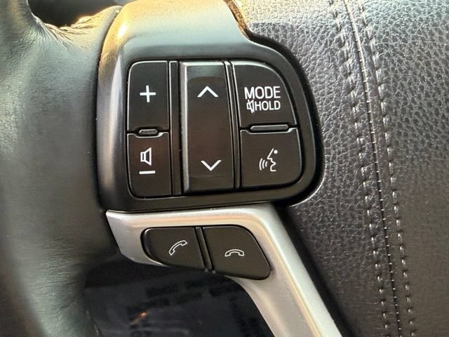 Used 2018 Toyota Highlander XLE AWD/4WD image 23