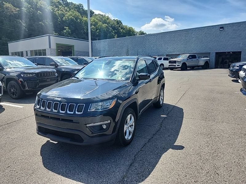Used 2019 Jeep Compass Latitude w/ Cold Weather Group AWD/4WD image 3