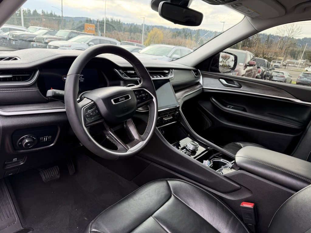 Used 2023 Jeep Grand Cherokee Limited image 17