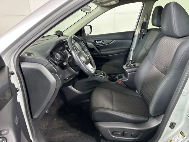 Used 2018 Nissan Rogue SV w/ Sun & Sound Touring Package image 11