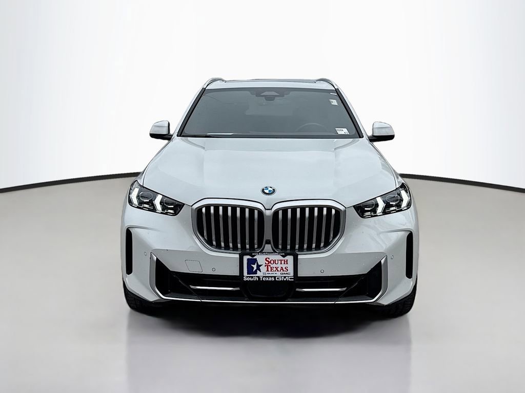 Used 2025 BMW X5 xDrive40i w/ Parking Assistance Package image 2