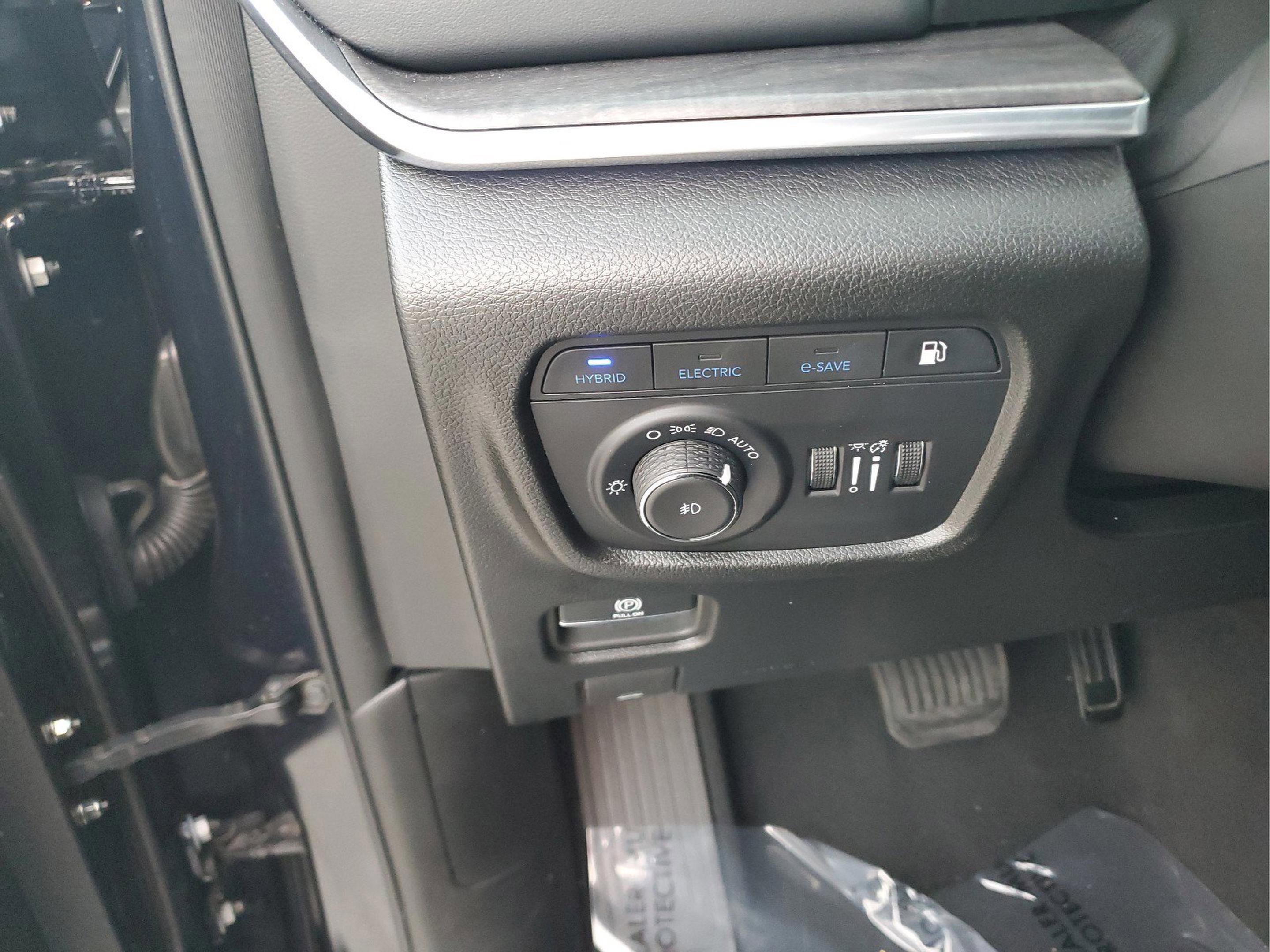 Used 2024 Jeep Grand Cherokee Overland w/ Advanced Protech Group III image 28