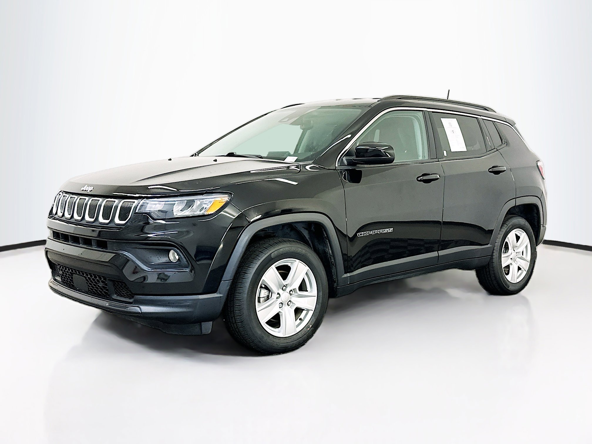 Used 2022 Jeep Compass Latitude w/ Convenience Group AWD/4WD image 3