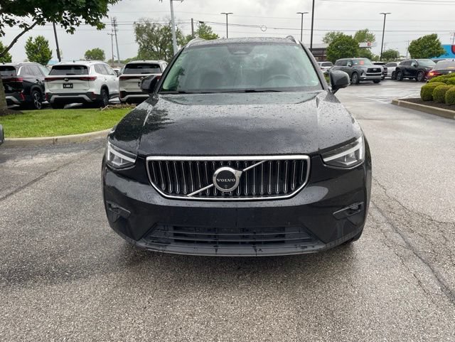 Used 2025 Volvo XC40 B5 Plus AWD/4WD image 7