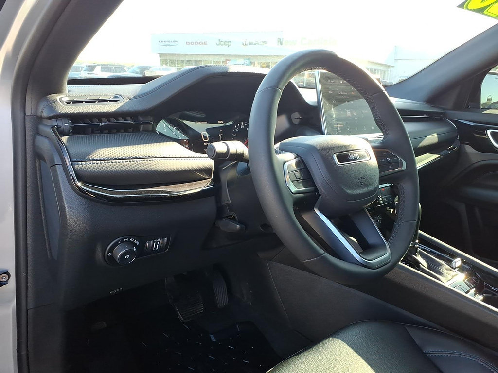 Used 2026 Jeep Compass Limited AWD/4WD image 14