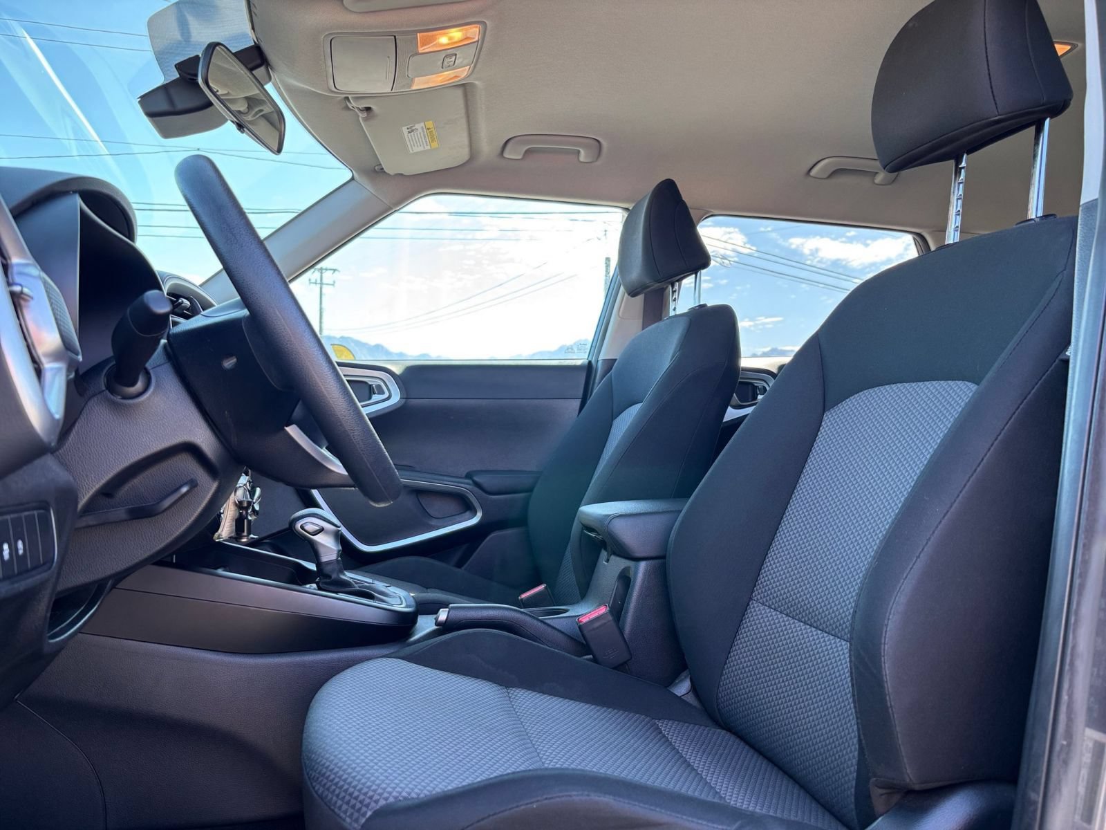 Used 2025 Kia Soul LX w/ LX Technology Package FWD image 24