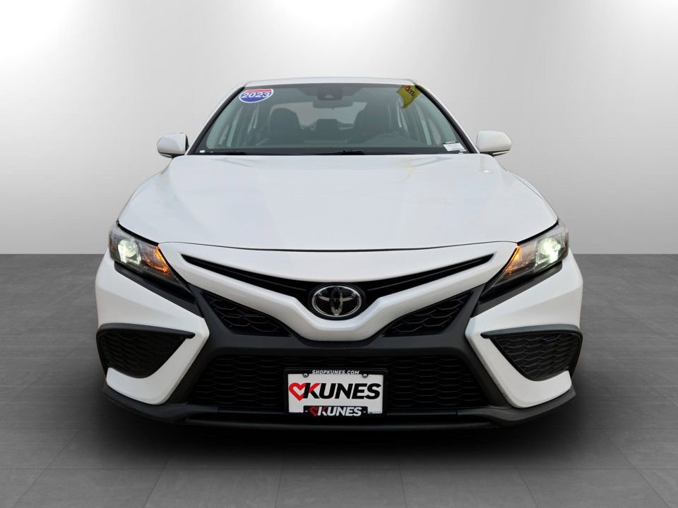 Used 2023 Toyota Camry SE image 4