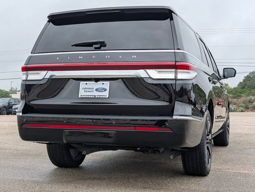 Used 2024 Lincoln Navigator L Reserve AWD/4WD image 6