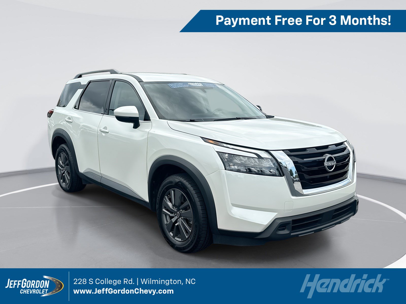 Used 2024 Nissan Pathfinder SV