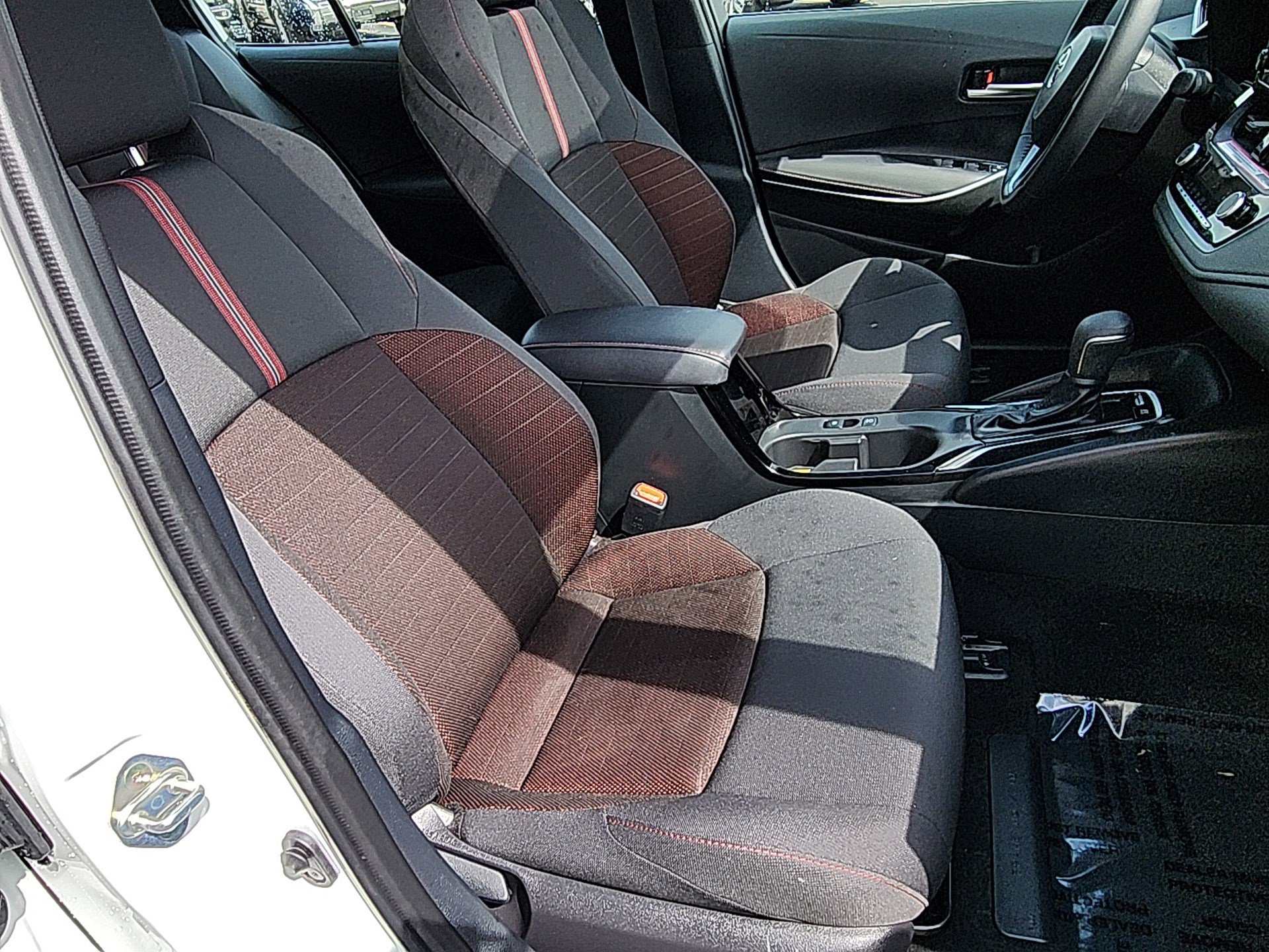 Certified 2024 Toyota Corolla SE w/ SE Package image 30