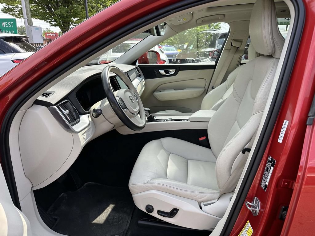 Used 2021 Volvo XC60 T5 Momentum AWD/4WD image 14