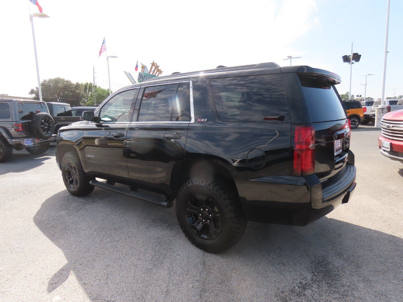 Used 2018 Chevrolet Tahoe LT w/ Z71 Midnight Edition AWD/4WD image 17