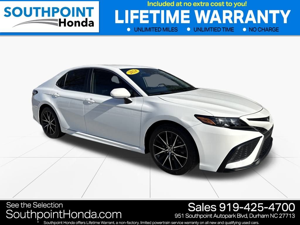 Used 2024 Toyota Camry SE image 1