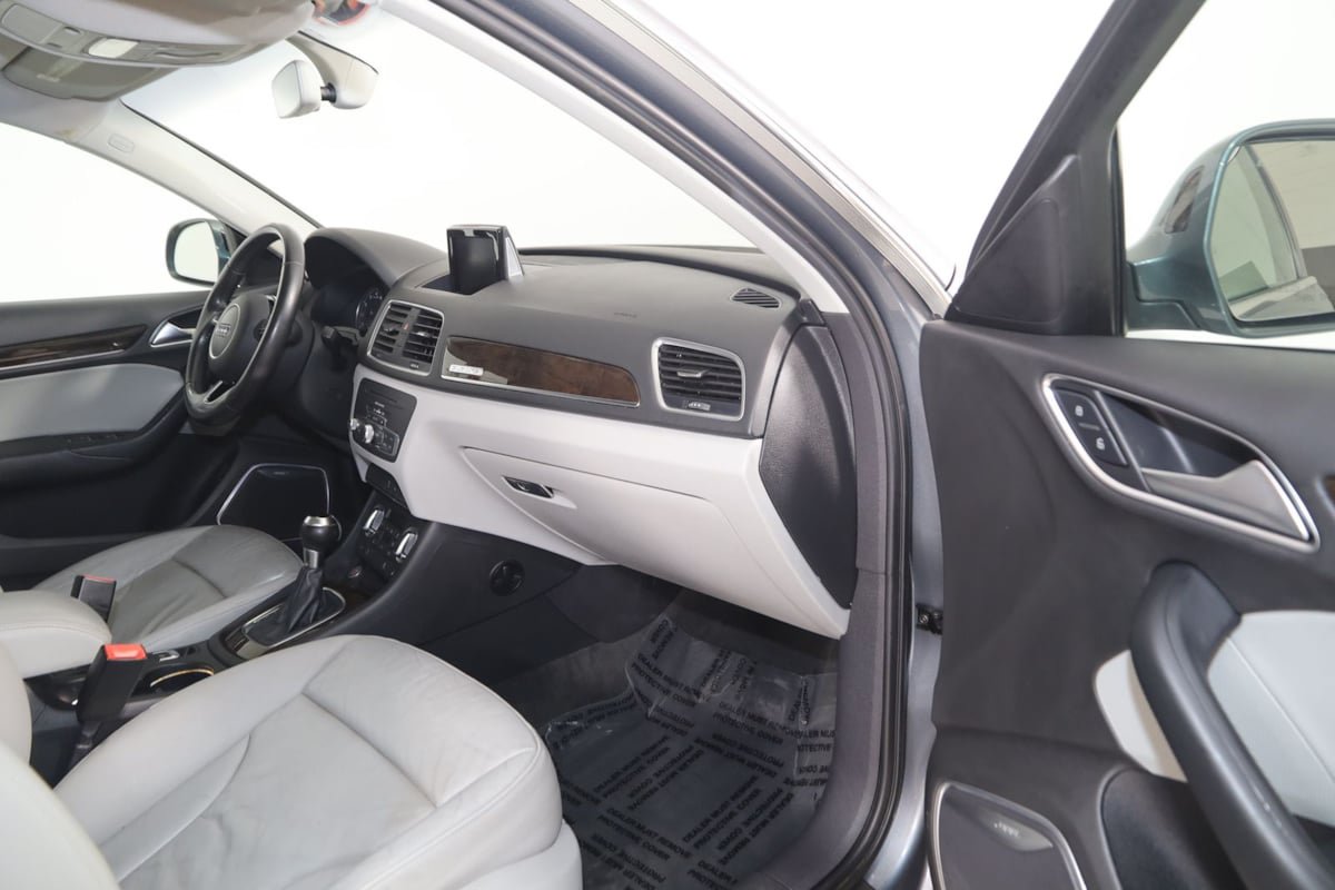Used 2015 Audi Q3 2.0T Prestige w/ Prestige Package AWD/4WD image 39