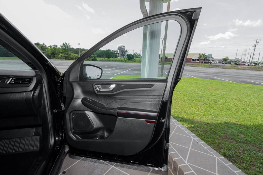 Used 2025 Ford Escape ST-Line w/ Tech Pack #1 FWD image 20