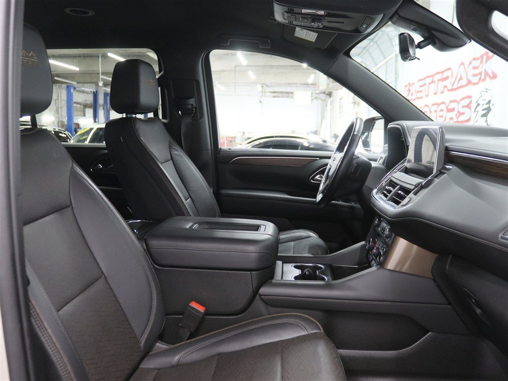 Used 2022 Chevrolet Suburban High Country AWD/4WD image 30