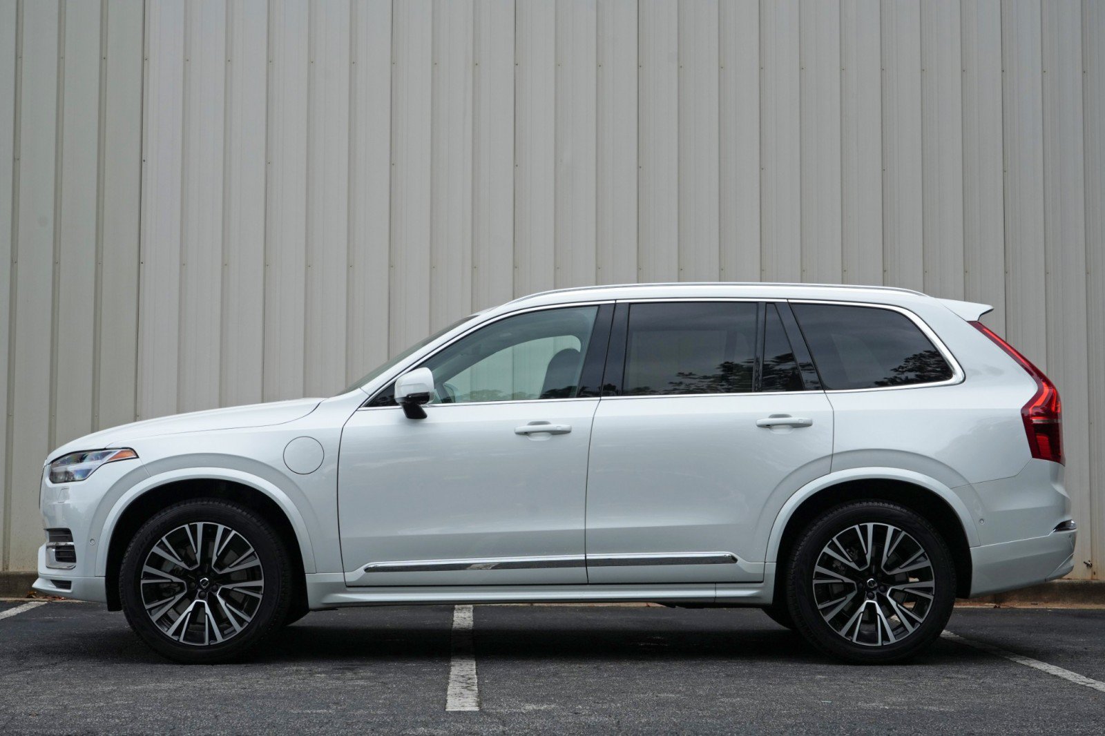 Used 2025 Volvo XC90 T8 Plus AWD/4WD image 9