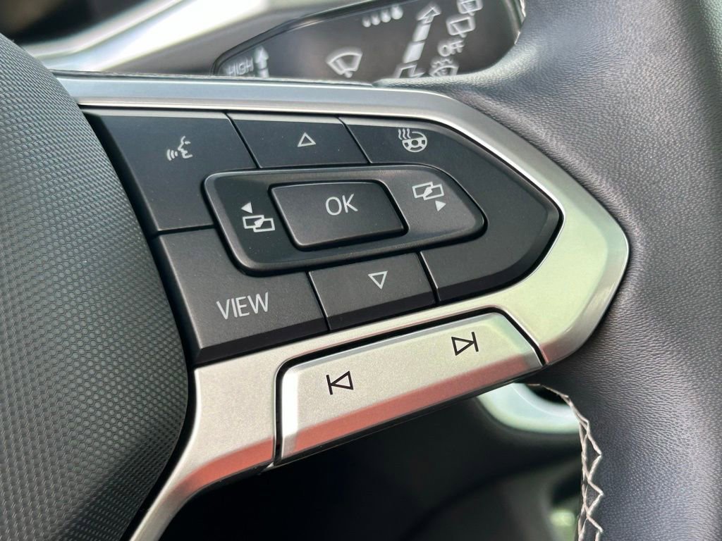 Used 2025 Volkswagen Taos SE image 22