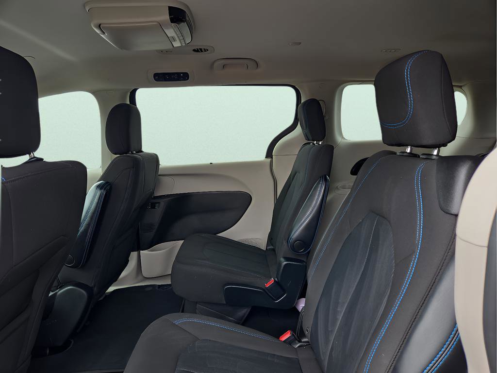 Used 2021 Chrysler Pacifica Touring image 25