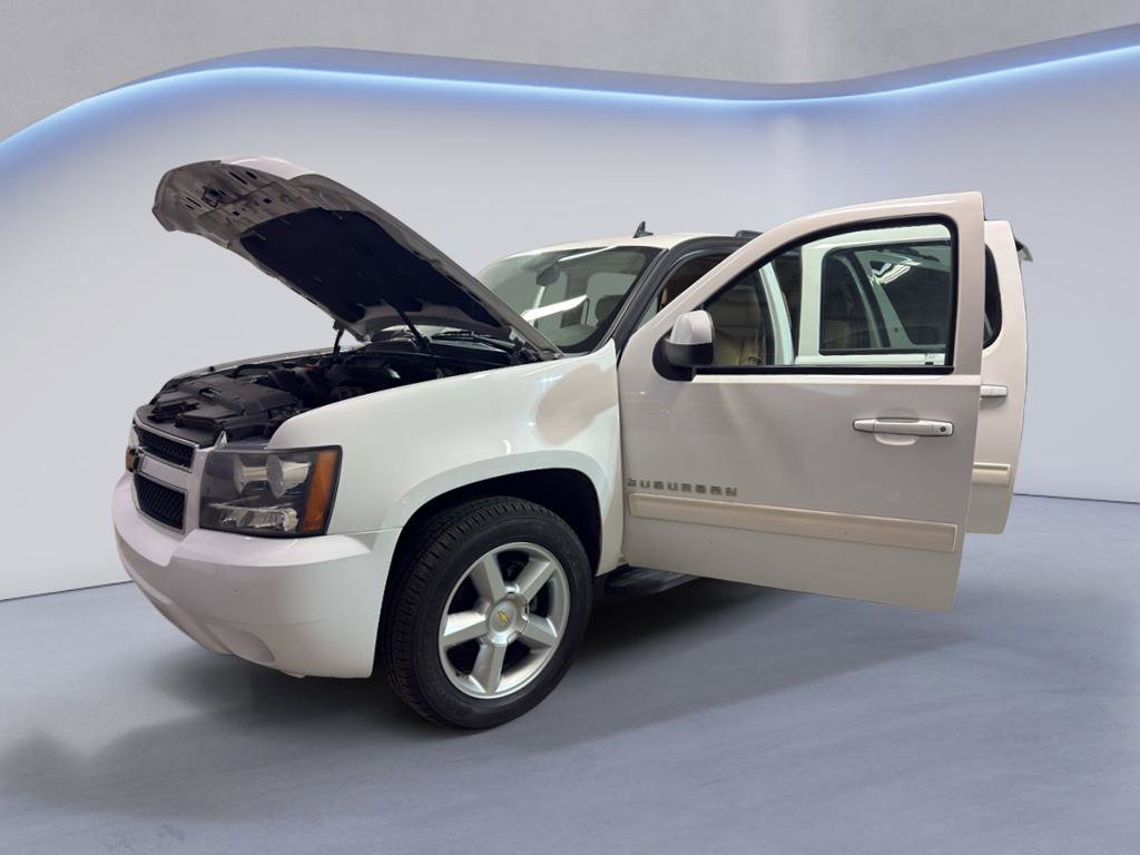 Used 2014 Chevrolet Suburban LT w/ Luxury Package image 9