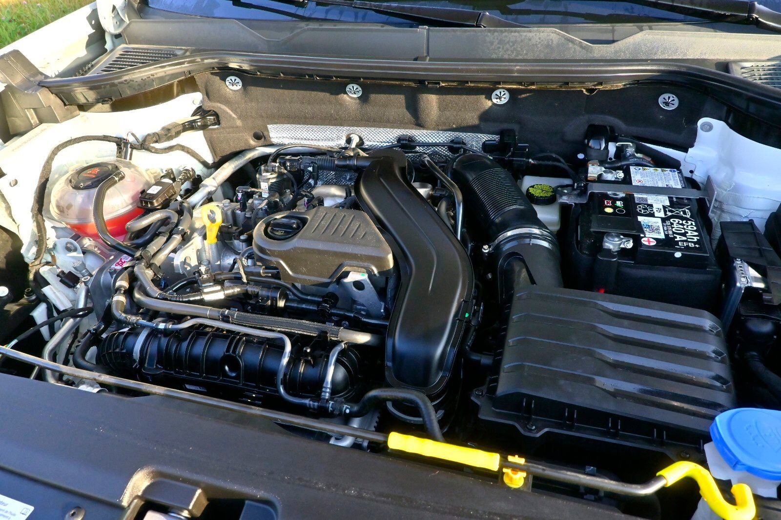 Used 2024 Volkswagen Taos SE w/ Panoramic Sunroof Package image 30