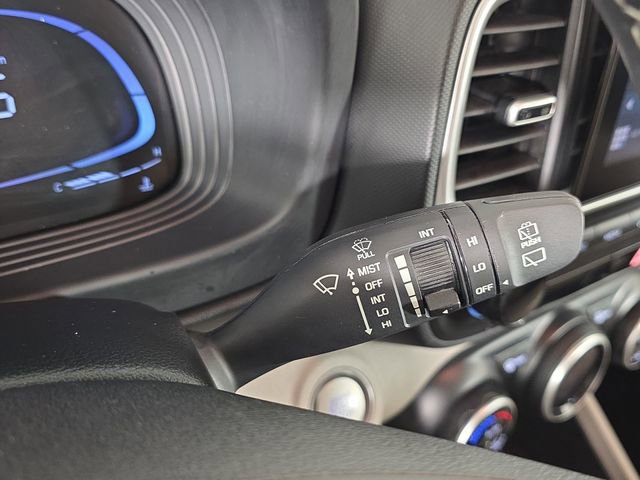Used 2025 Hyundai Venue SEL image 32