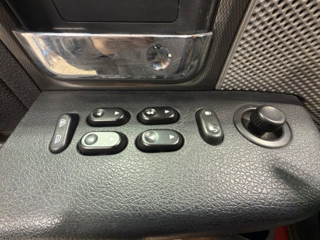 Used 2004 Ford F150 XLT AWD/4WD image 13