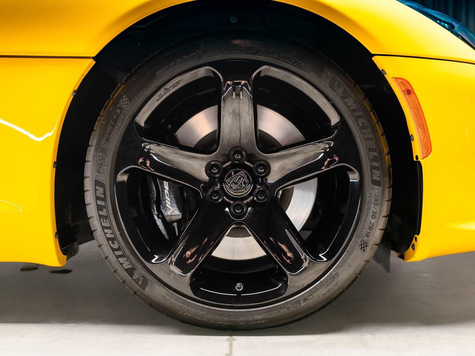 Used 2014 SRT Viper SRT-10 w/ Grand Touring Package RWD image 25