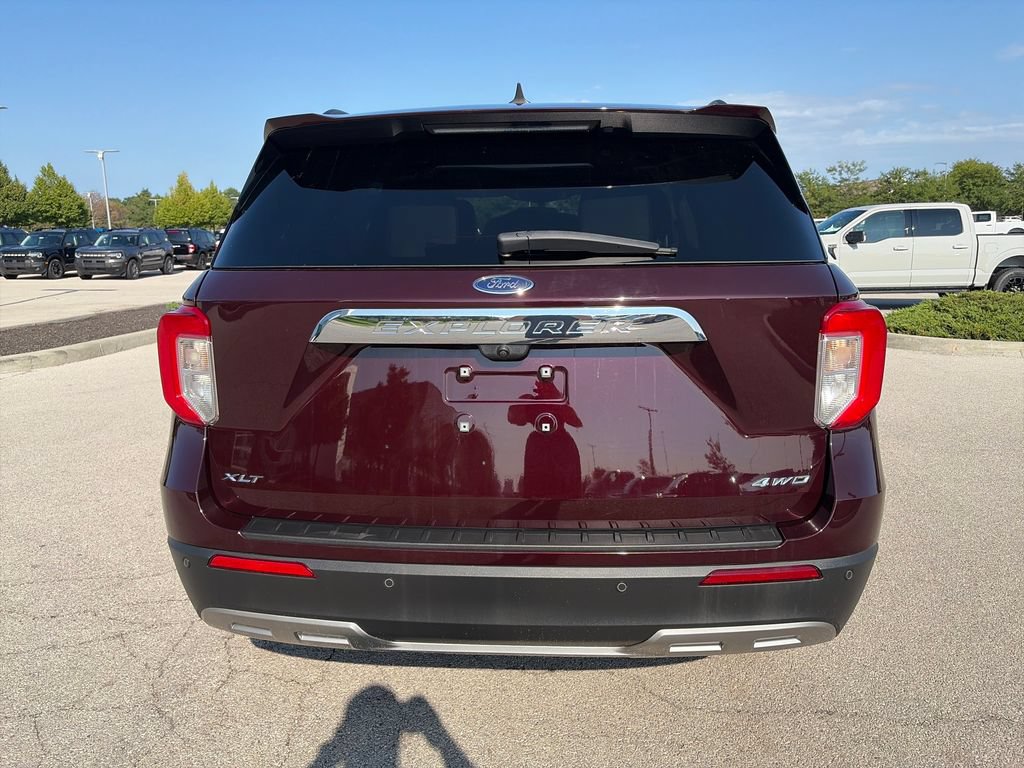 Used 2023 Ford Explorer XLT w/ Equipment Group 202A AWD/4WD image 6