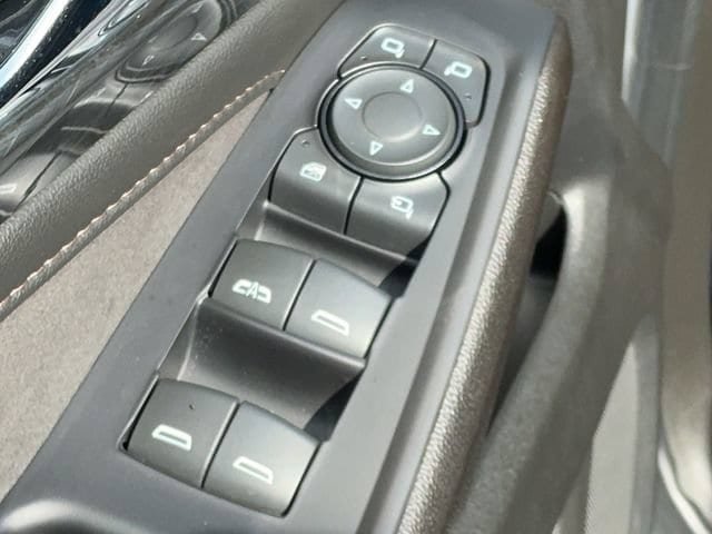 Used 2022 Chevrolet Traverse High Country AWD/4WD image 11