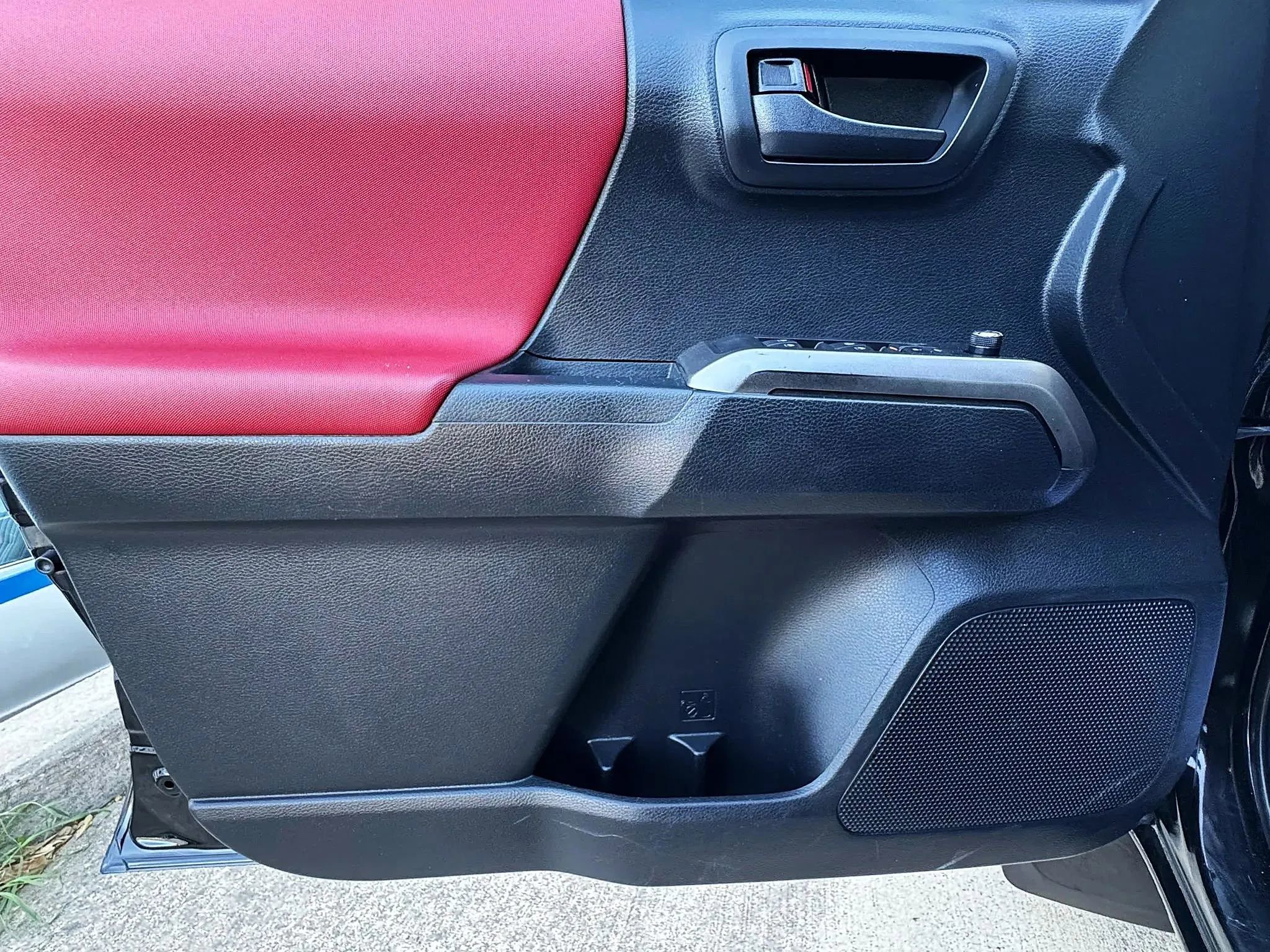 Used 2017 Toyota Tacoma SR5 w/ Tow Package image 21