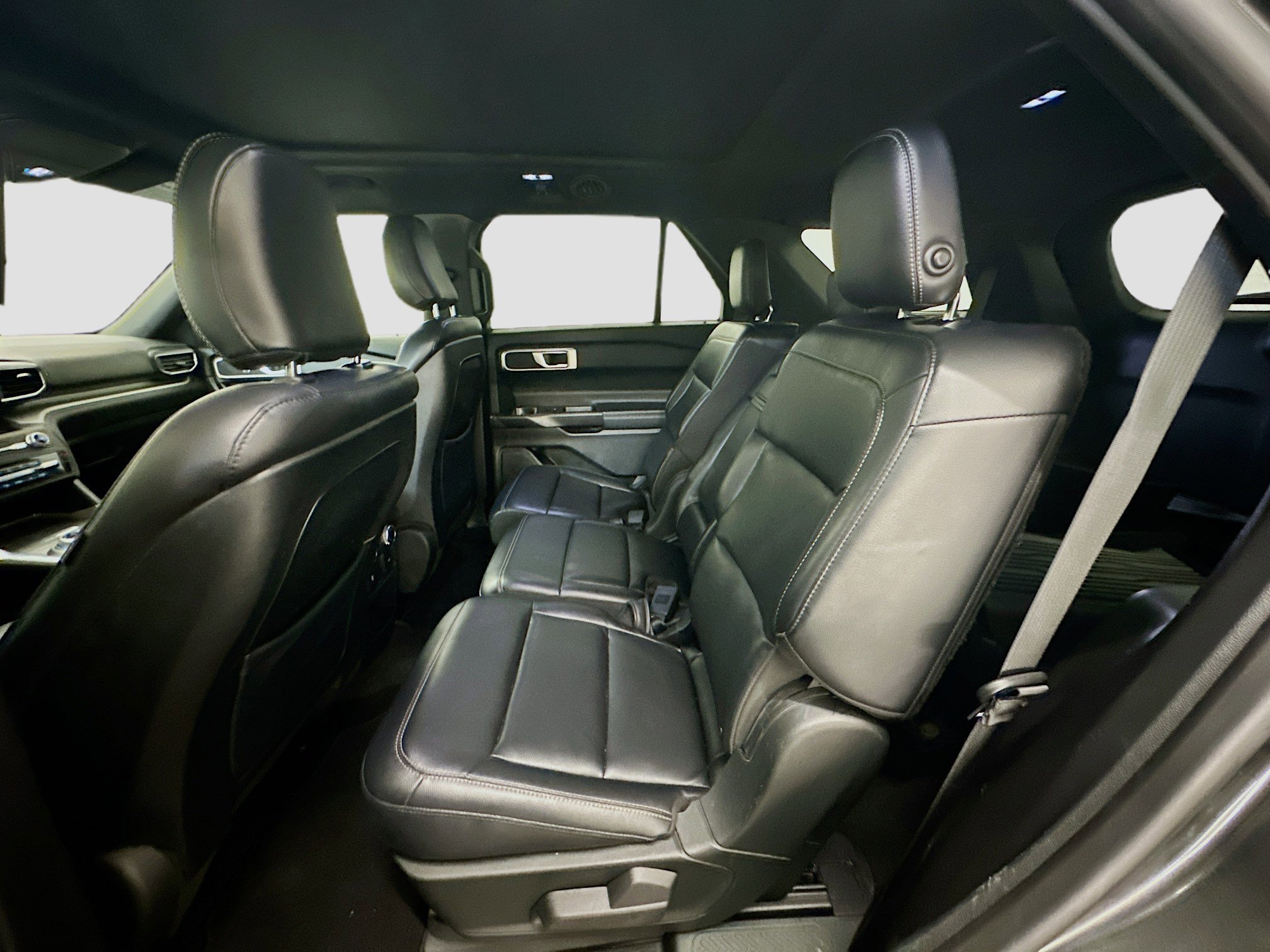 Used 2020 Ford Explorer XLT w/ Equipment Group 202A image 30