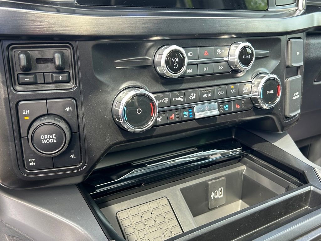 New 2026 Ford F250 Lariat w/ Black Appearance Package image 40