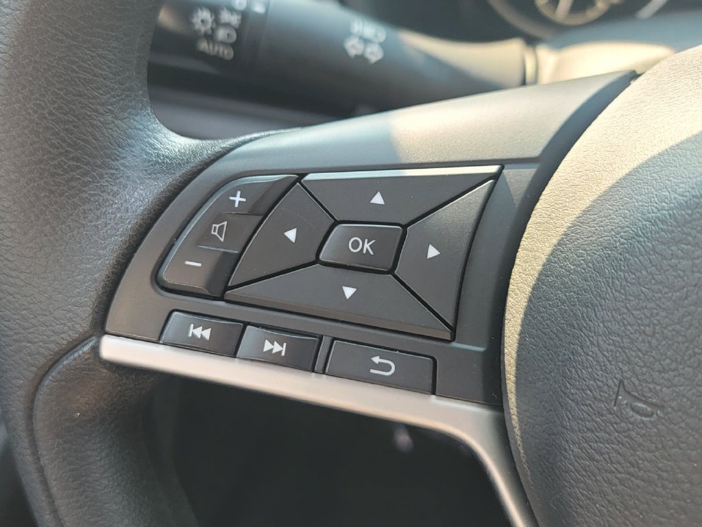 Used 2024 Nissan Altima 2.5 SV FWD image 17