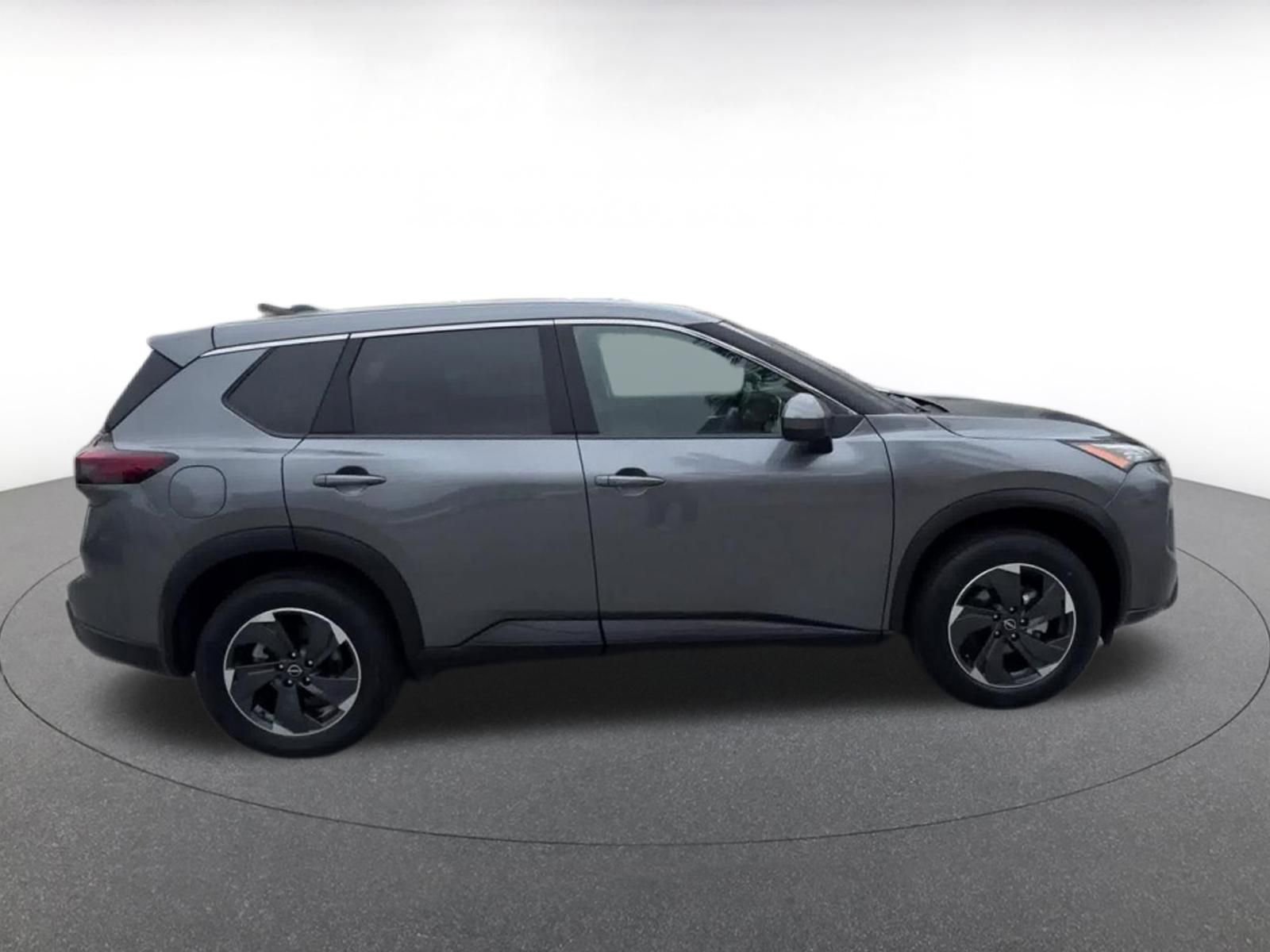 Used 2025 Nissan Rogue SV FWD image 16