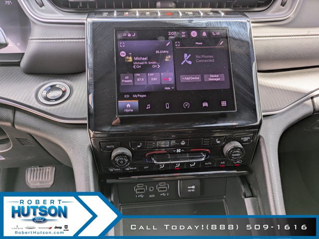 Used 2025 Jeep Grand Cherokee Altitude AWD/4WD image 23