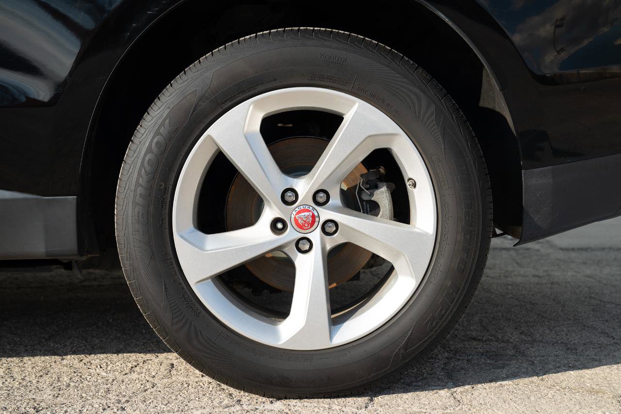 Used 2017 Jaguar F-PACE Premium image 9