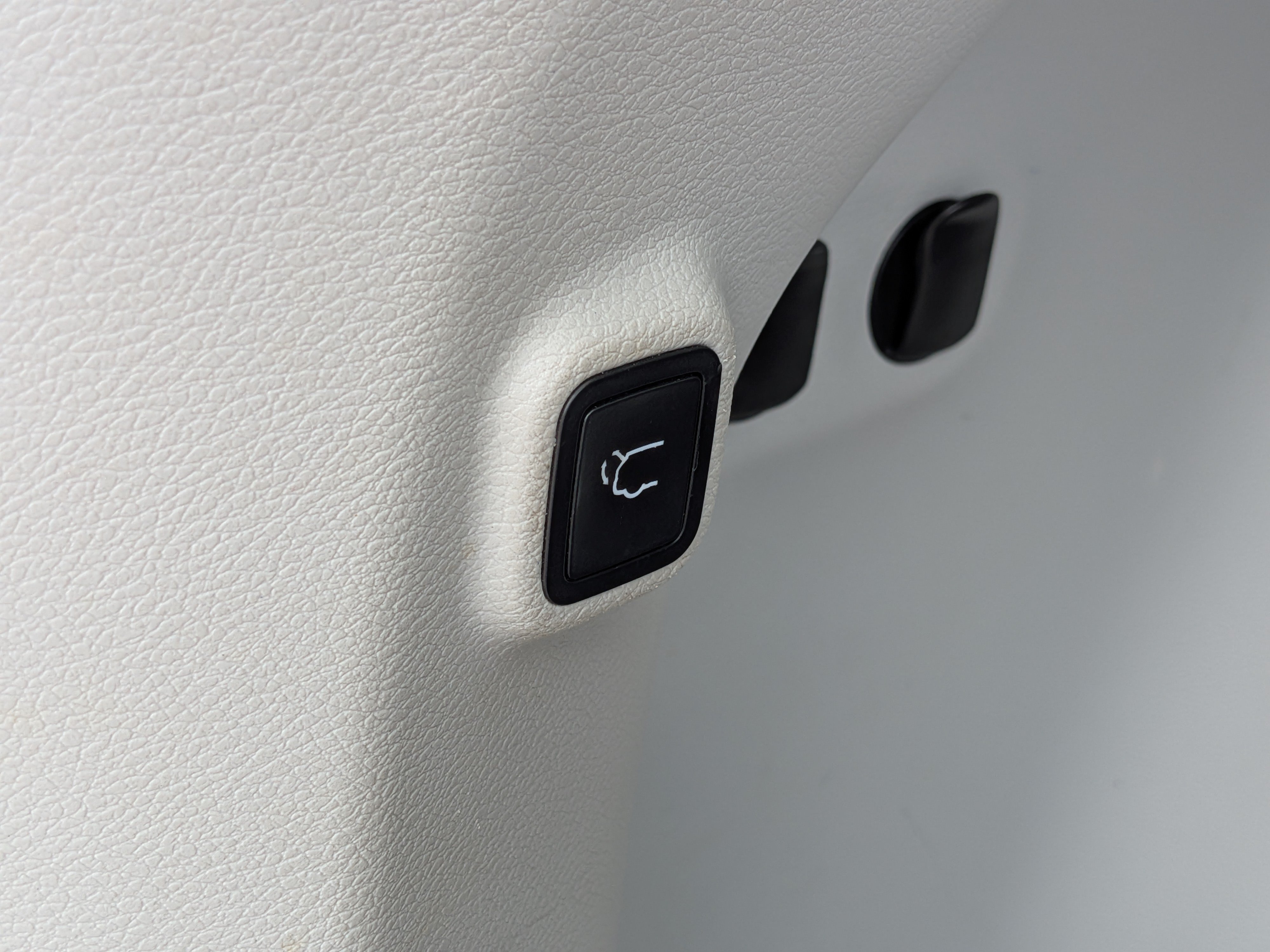Used 2019 Jeep Cherokee Limited FWD image 14