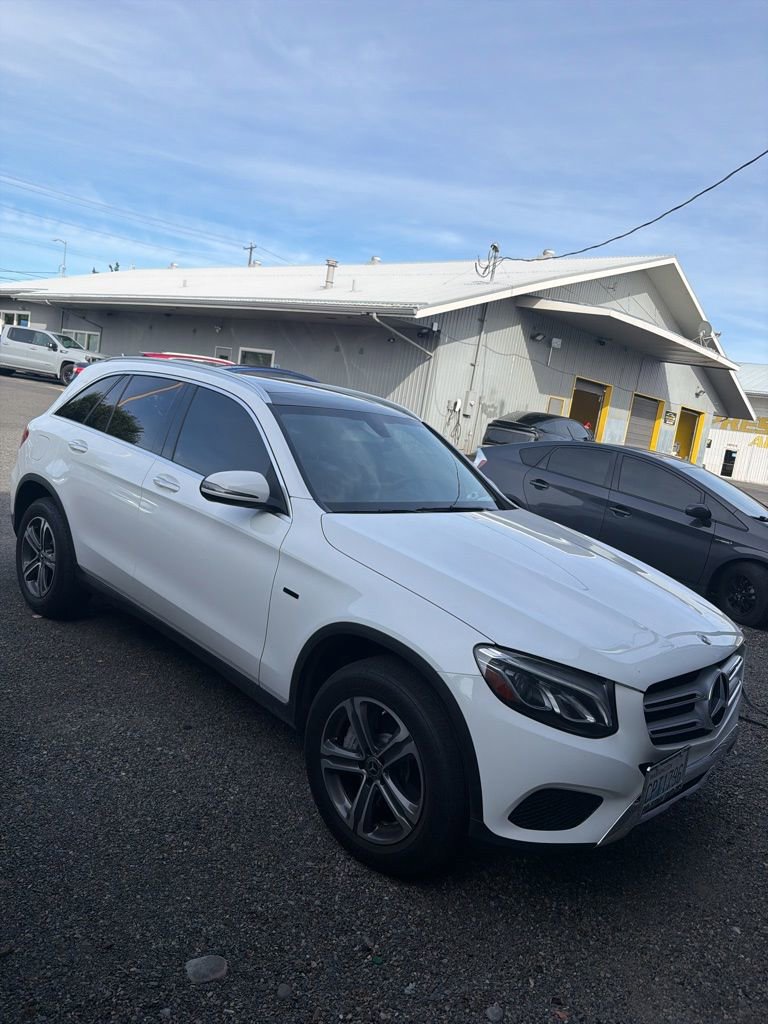 Used 2019 Mercedes-Benz GLC 350e 4MATIC image 1