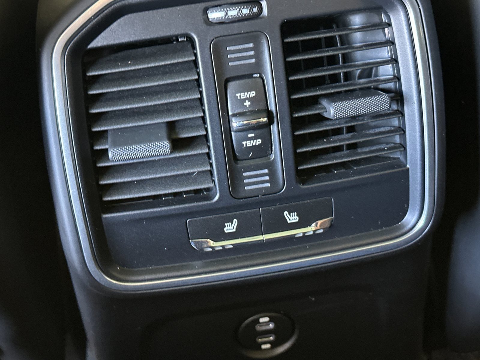 Certified 2024 Porsche Macan AWD/4WD image 15