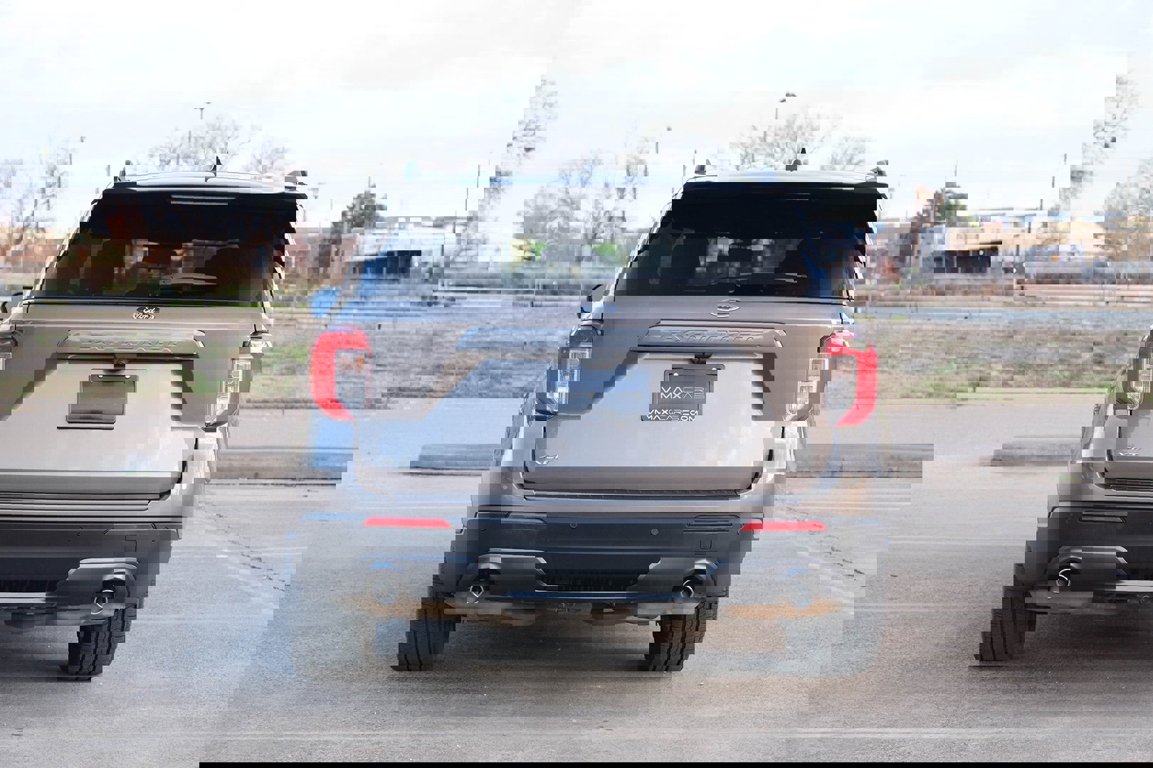 Used 2021 Ford Explorer XLT w/ Equipment Group 202A image 9