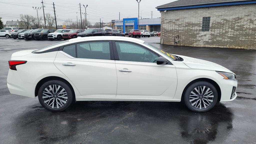 Used 2025 Nissan Altima 2.5 SV image 14