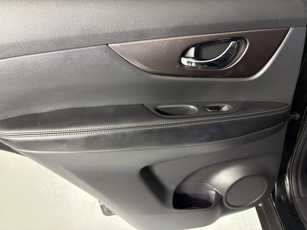 Used 2015 Nissan Rogue S image 33