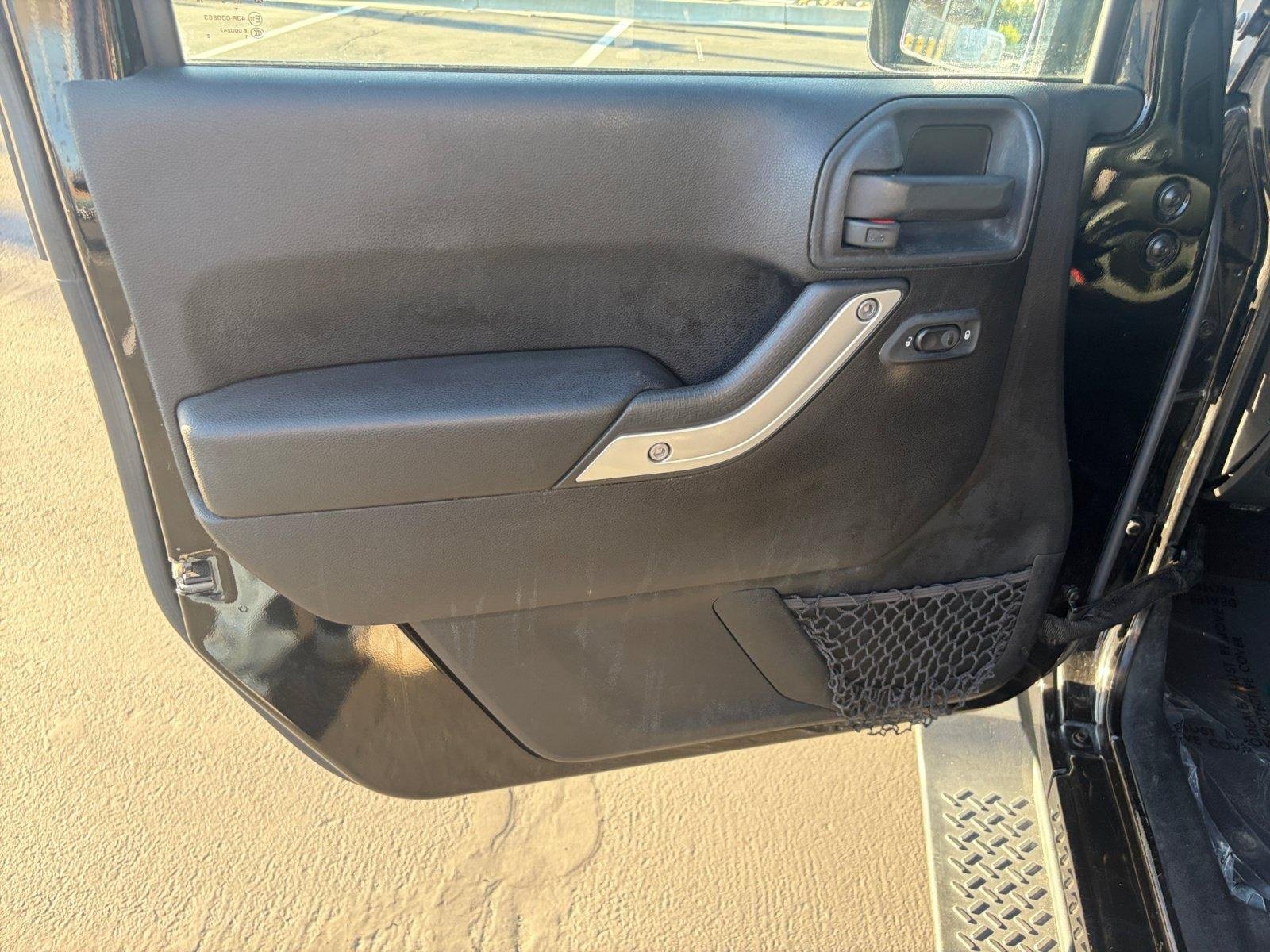 Used 2016 Jeep Wrangler Unlimited Sahara w/ Connectivity Group AWD/4WD image 15