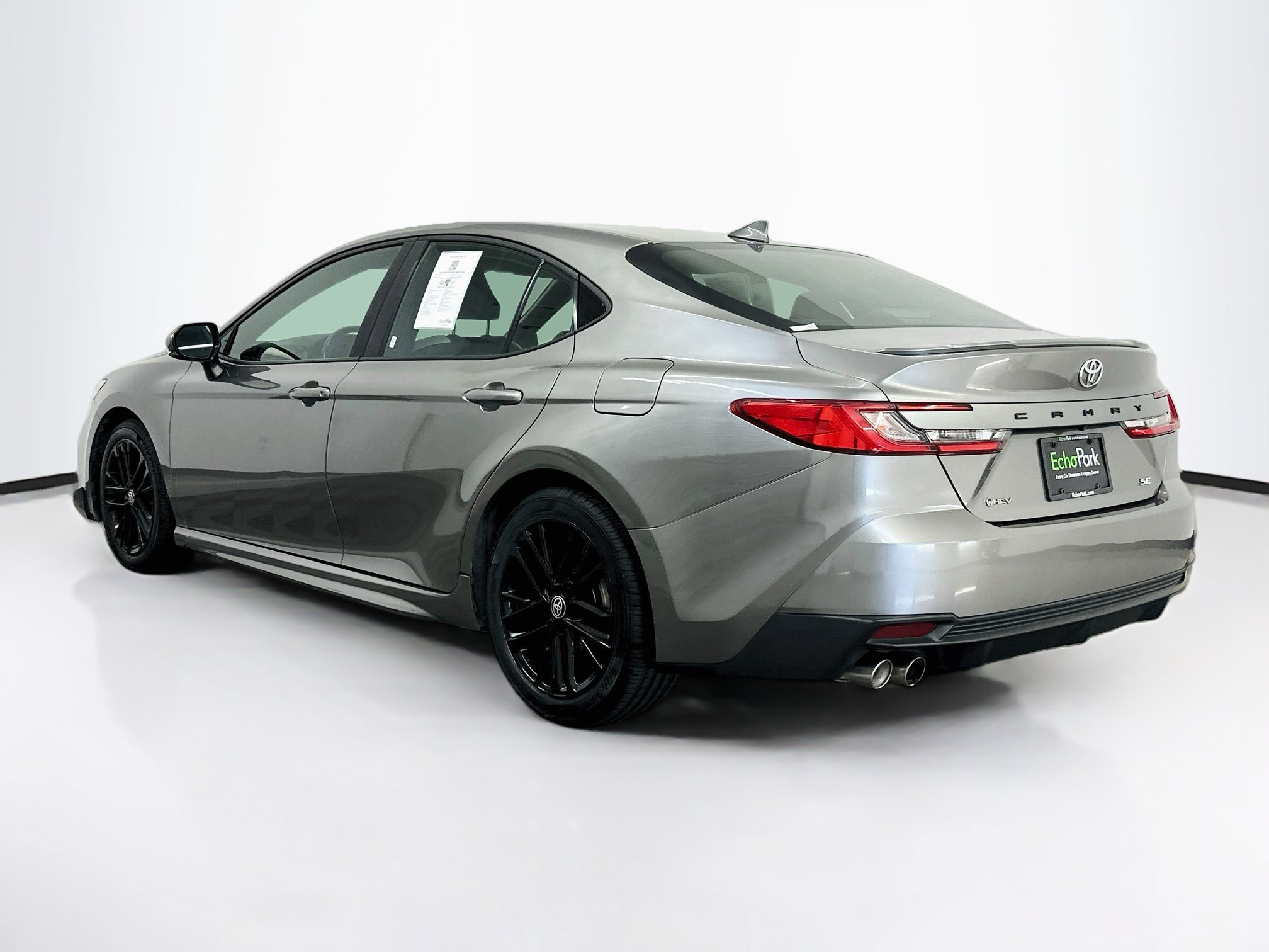 Used 2025 Toyota Camry SE FWD image 5