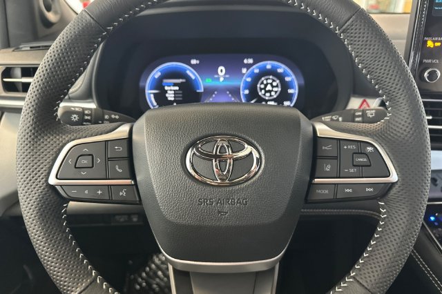 Certified 2026 Toyota Sienna XSE AWD/4WD image 30
