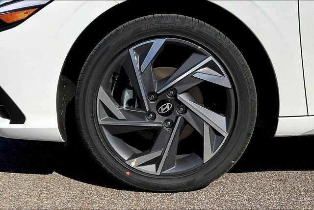 New 2025 Hyundai Elantra SEL image 12