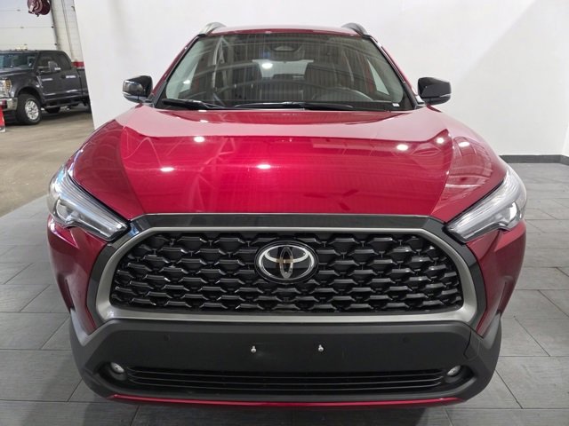 Used 2025 Toyota Corolla Cross XLE image 8