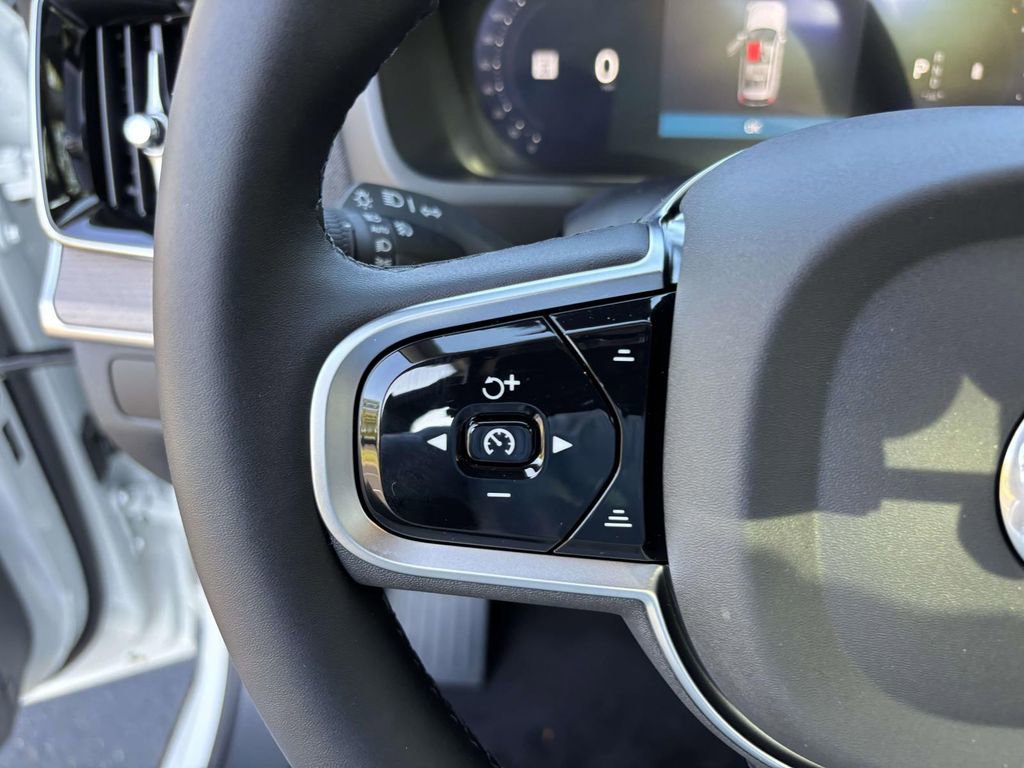 New 2026 Volvo XC90 B6 Plus image 18