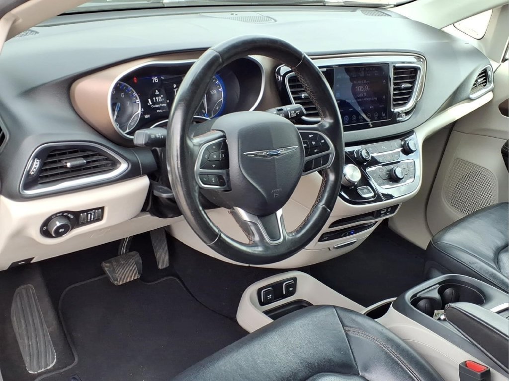 Used 2017 Chrysler Pacifica Touring-L Plus w/ Tire & Wheel Group FWD image 20